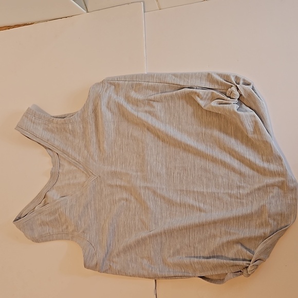 Old Navy Active Size XS Breathe On Light Gray V-neck workout shirt athletic top - Picture 10 of 16